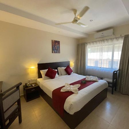 Hotel Yamuna Adur Ngoại thất bức ảnh