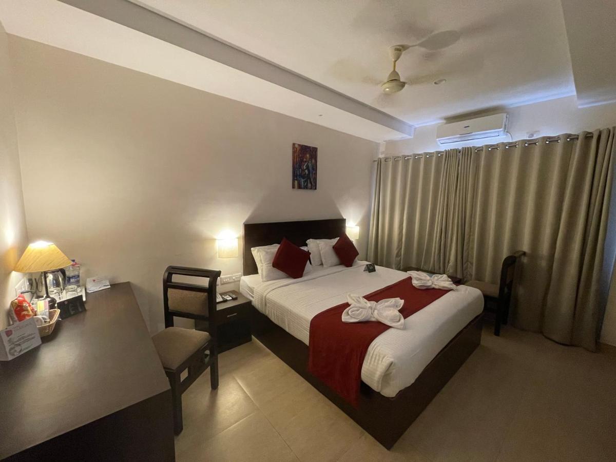 Hotel Yamuna Adur Ngoại thất bức ảnh