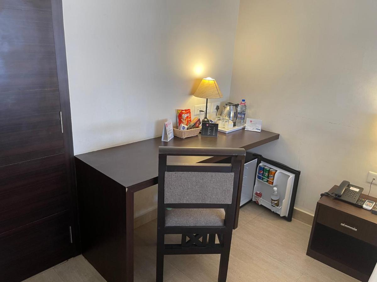 Hotel Yamuna Adur Ngoại thất bức ảnh