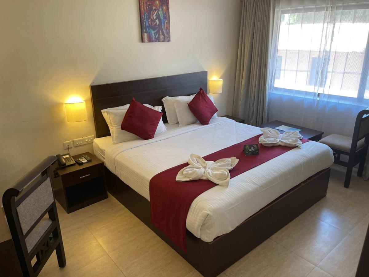 Hotel Yamuna Adur Ngoại thất bức ảnh