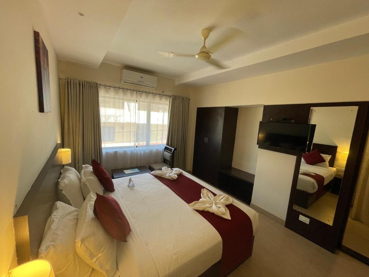 Hotel Yamuna Adur Ngoại thất bức ảnh