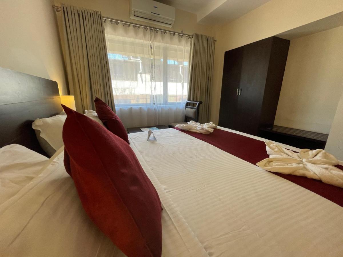 Hotel Yamuna Adur Ngoại thất bức ảnh
