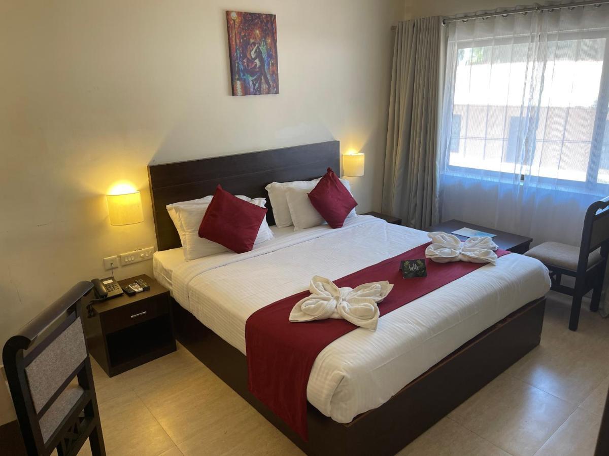 Hotel Yamuna Adur Ngoại thất bức ảnh