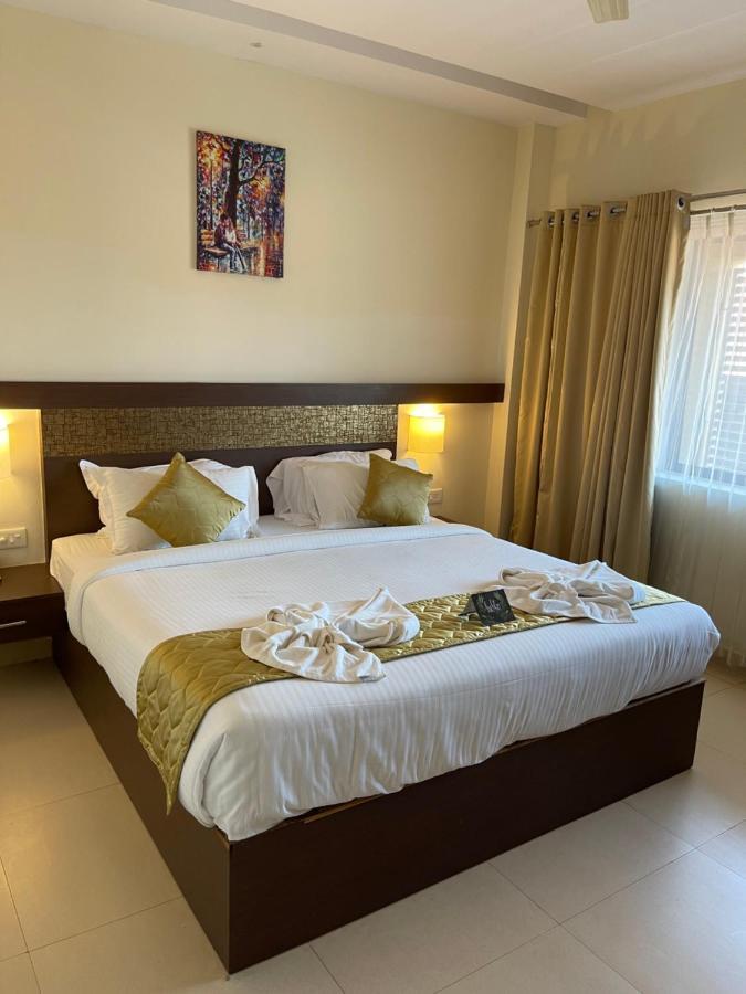 Hotel Yamuna Adur Ngoại thất bức ảnh