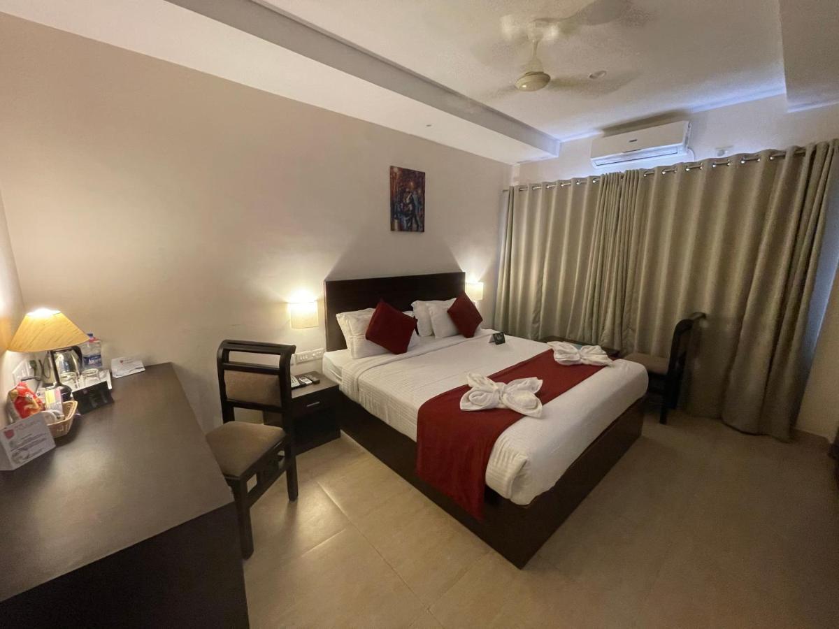 Hotel Yamuna Adur Ngoại thất bức ảnh