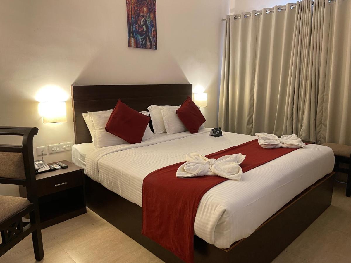 Hotel Yamuna Adur Ngoại thất bức ảnh