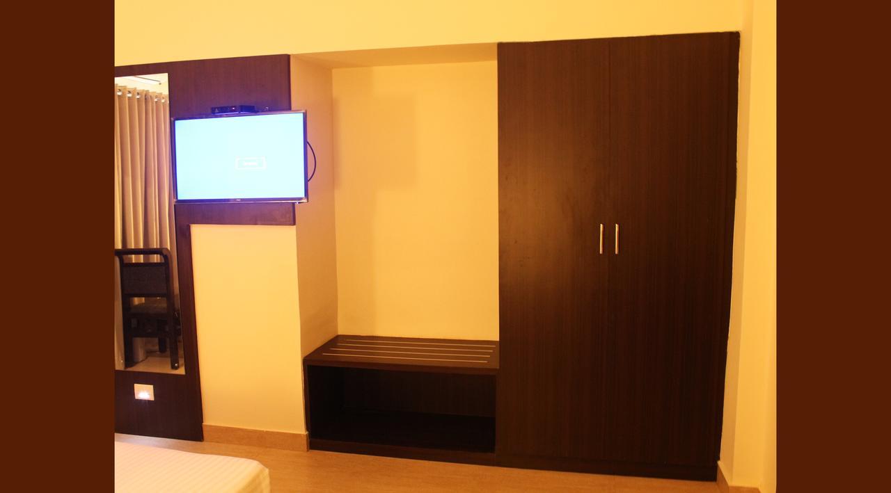 Hotel Yamuna Adur Ngoại thất bức ảnh