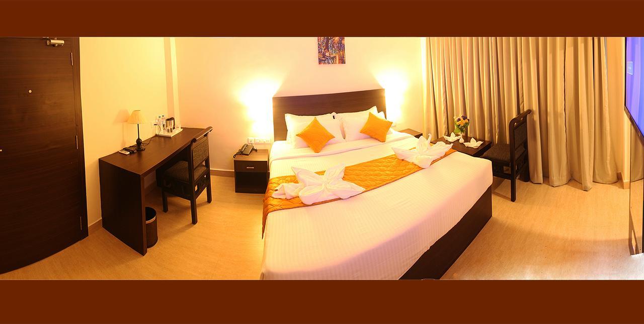 Hotel Yamuna Adur Ngoại thất bức ảnh