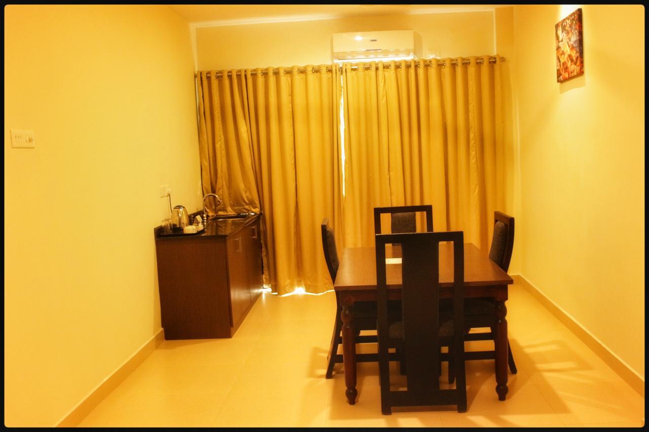 Hotel Yamuna Adur Ngoại thất bức ảnh