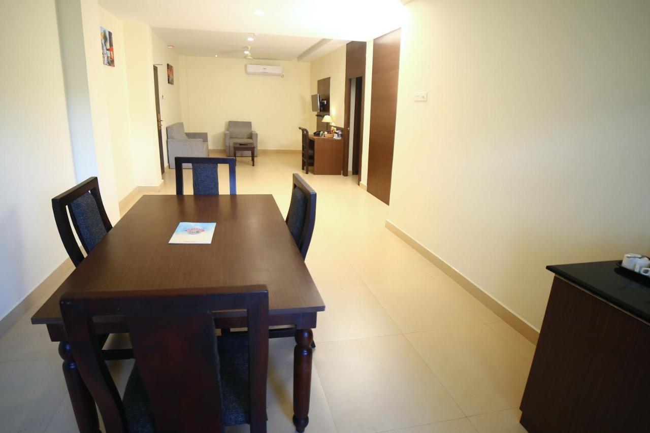Hotel Yamuna Adur Ngoại thất bức ảnh