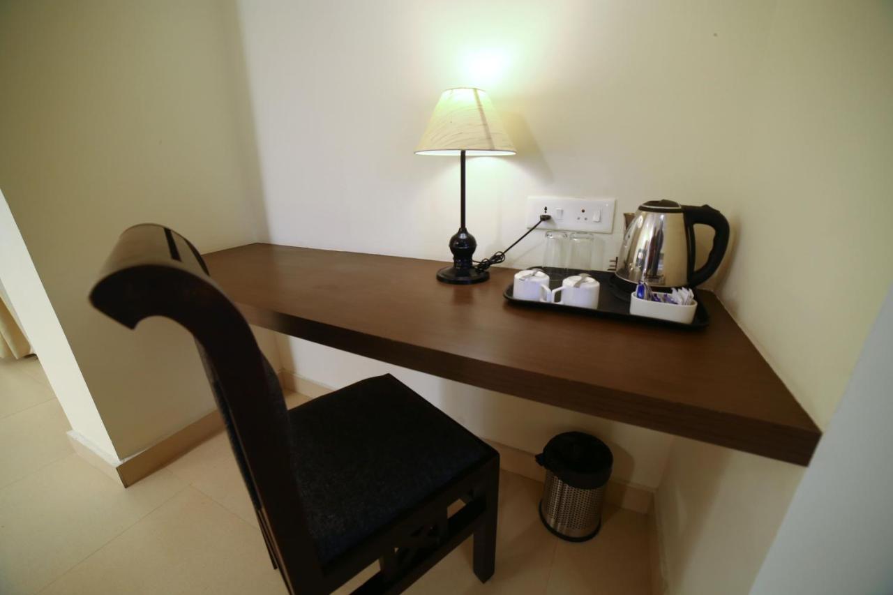Hotel Yamuna Adur Ngoại thất bức ảnh