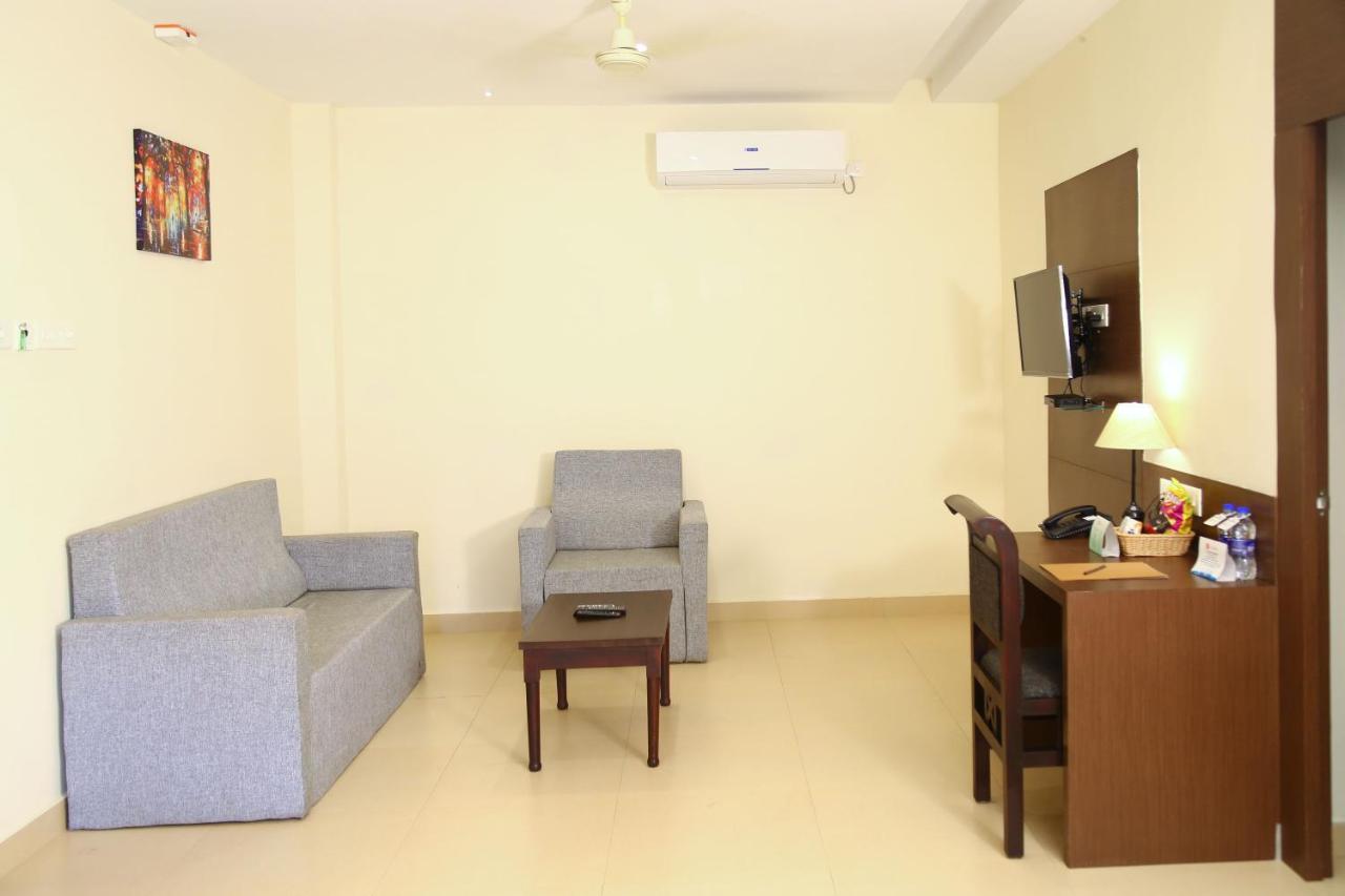 Hotel Yamuna Adur Ngoại thất bức ảnh